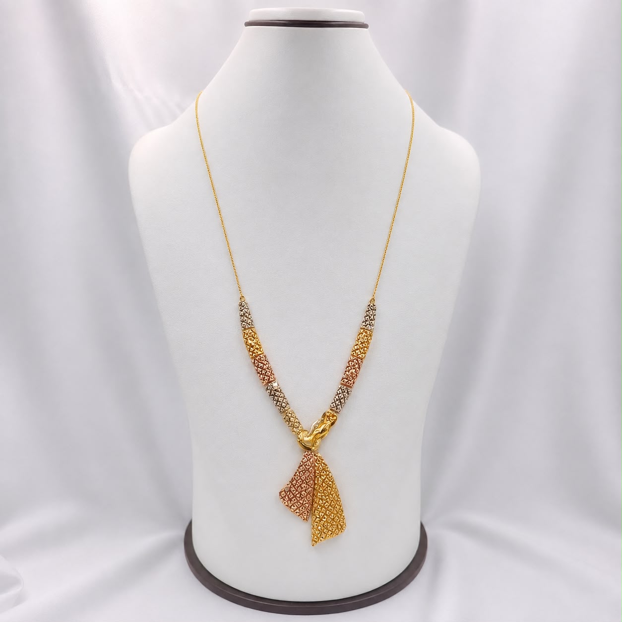 The Sable Knot Necklace